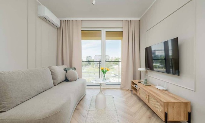 Stare Miasto Apartment | Legnicka 38 | Contemporary Apartment | Gym