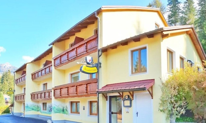 Wels House | Leisure - 18 bedroom self catering Panorama