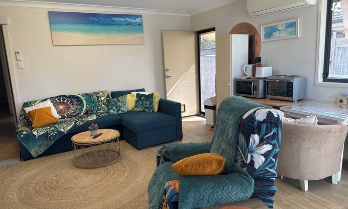 Eli Waters Apartment | Leisure by the Lakes- 5 mins drive to major shopping, beaches and hospitals