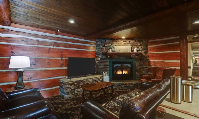 Johnston Hotel | Leisure Haven w/Gym, Pool & Hot Tub - Near Wells Fargo Arena | 2 Units