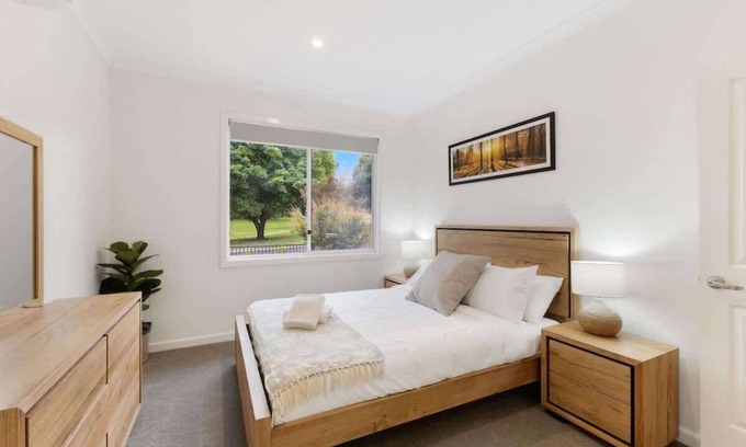 Myrtleford House | Lemon & Myrtle Cottage - Stunning and Cosy