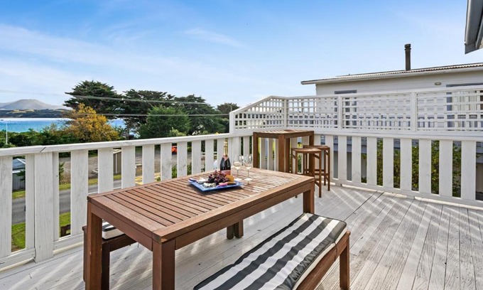Palliser Bay House | Lendale Bach - Lake Ferry Holiday Home