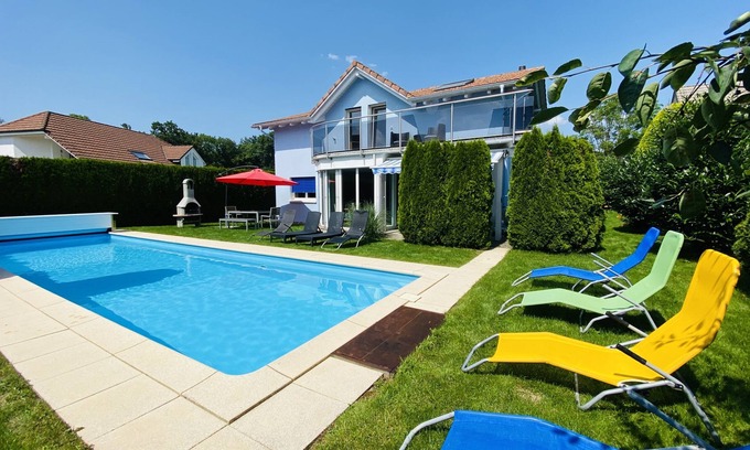 Dottikon Villa | Leon's Holiday Homes: Villa 1