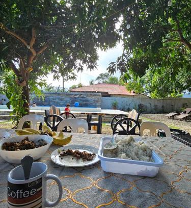 Lian Resort | Leopoldo's Kampsite and Sports Cafe