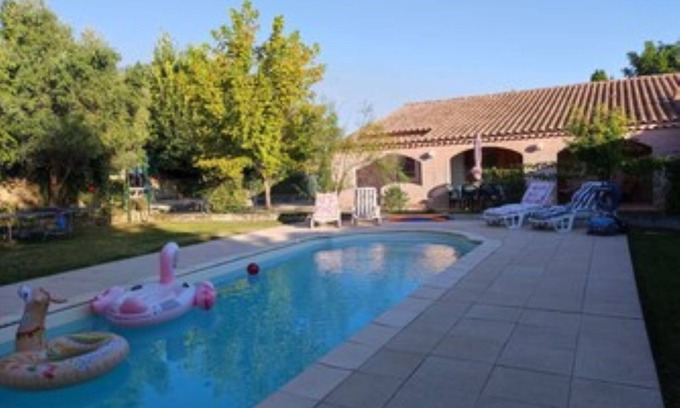 Alleins Villa | Les Arcades, a quiet corner