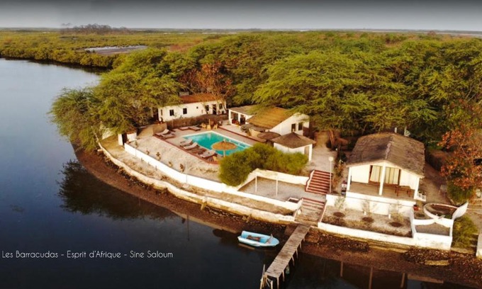 Sokone Cabin | Les Barracudas