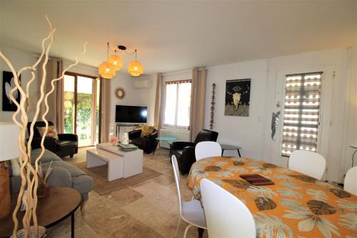 L'Isle-sur-la-Sorgue House | Les Bastidons de L'Isle - Le Saint-Julien - 3 étoiles
