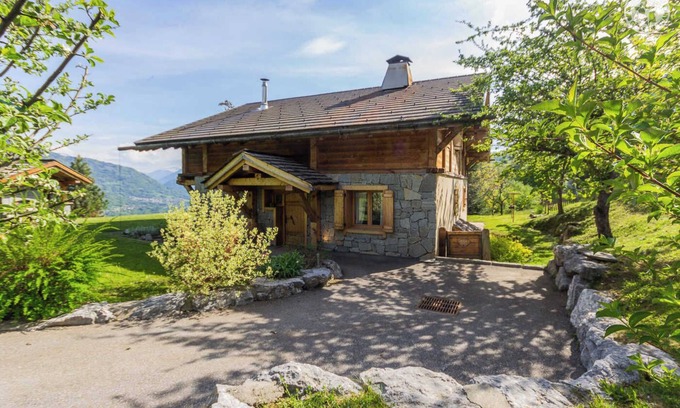 Marthod House | LES CHAMPERONS - MARTHOD