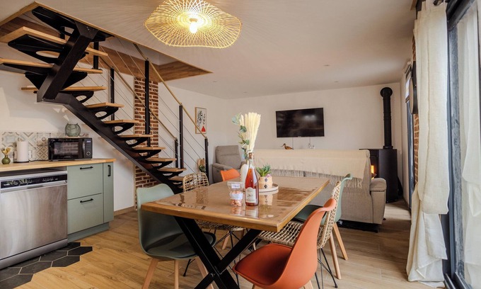 Grand-Laviers House | Les cigognes, lodging near baie de somme, 4 persons jacuzzi on terrace.
