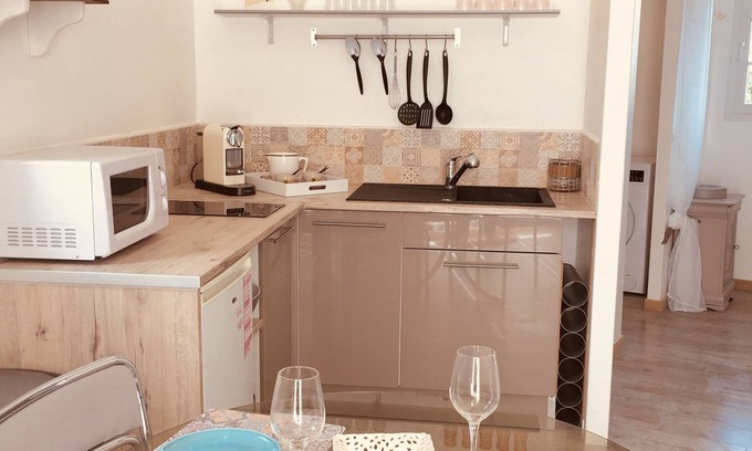 Chateauneuf-Val-Saint-Donat House | Les Papillons 40m2, a real cocoon for two lovers! Shared swimming pool