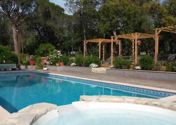 Roquebrune-sur-Argens Bed & Breakfast | Les Mayombes