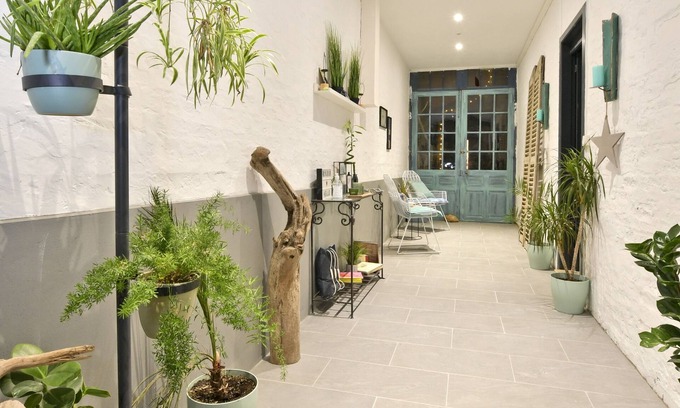 Saint-Quentin House | Les Nuits Pastel