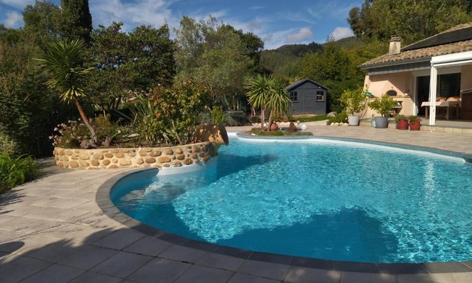 Saint-Fortunat-sur-Eyrieux Bed & Breakfast | les petites roches