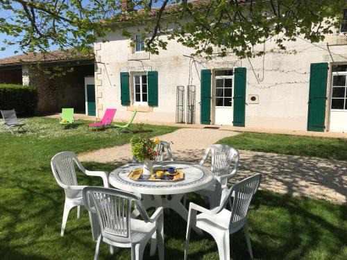 Champagne-le-Sec House | Les petites chaumes