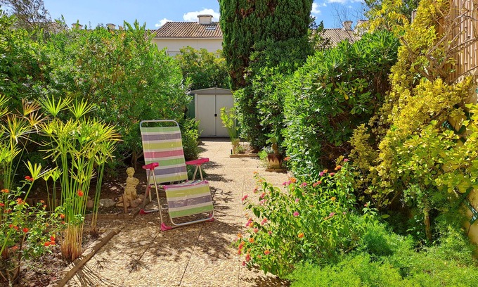 Le Grau-Du-Roi Apartment | LES PINEDES - Un jardin fleuri à côté de la plage
