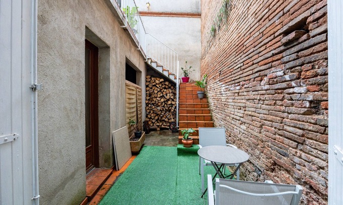 Villemur-sur-Tarn Apartment | Les Platanes - One Bedroom Apartment, Sleeps 4