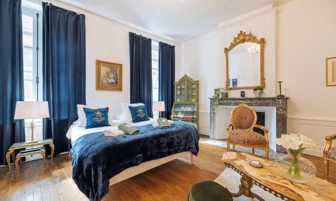 Sedan House | Les suites de Notre Dame Luxury Cottage