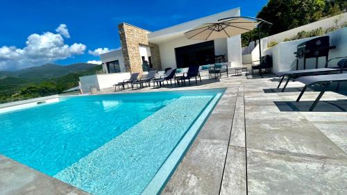 Pietrosella Villa | LES VILLAS DU DOMAINE NAPOLEON CORSICA vue mer et piscine