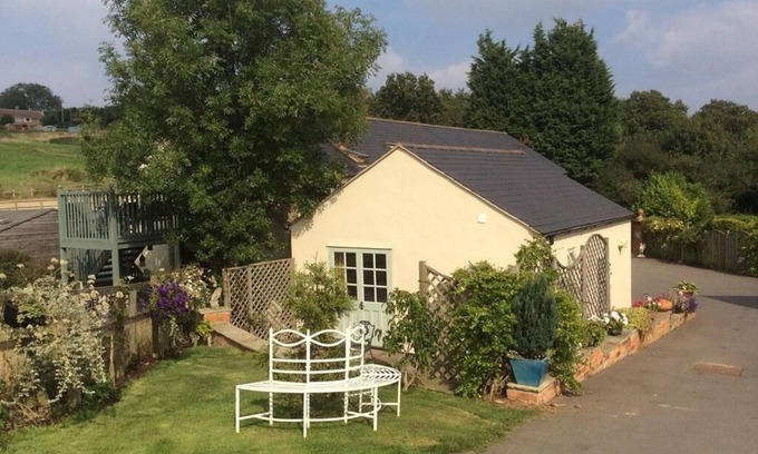 Manton Bed & Breakfast | Lettuce Lodge at Broccoli Bottom