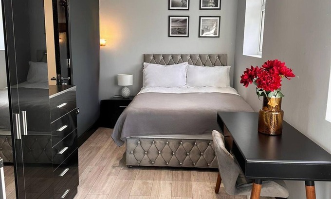 Headstone North Apartment | Letzi private en-suite, North Harrow.