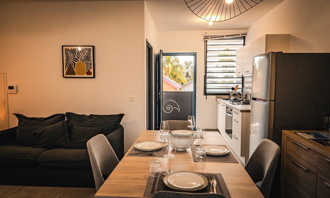 Etang Sale Les Bains Apartment | LEU Burgot 1