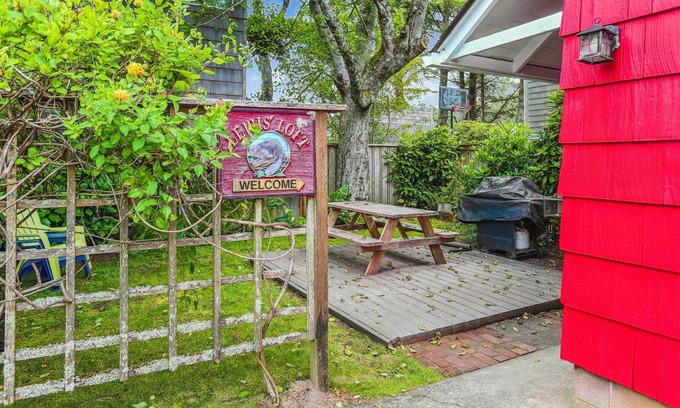 Downtown Cannon Beach Cabin | Lewis Loft - Beachcomber Vacation Homes