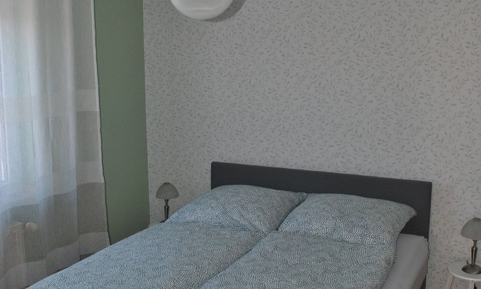 Meerholz Apartment | Liebevoll Eingerichtete Ferienwohnung mit Balkon und Viel Natur
