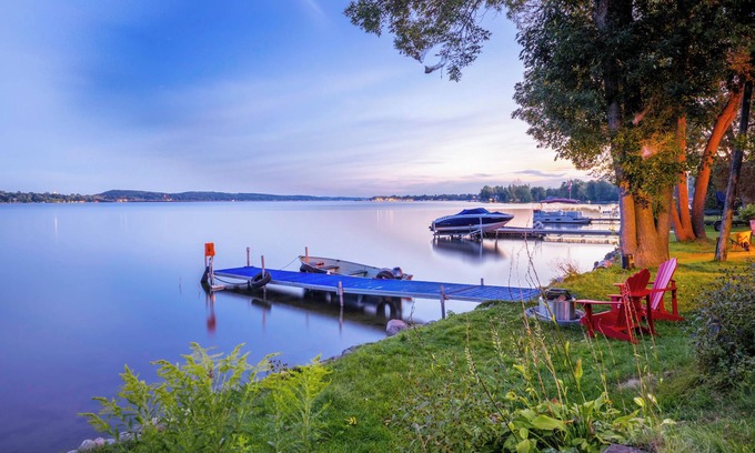 Ennismore Cottage | Life is Good Lakefront Cottage — 1.5h from Toronto