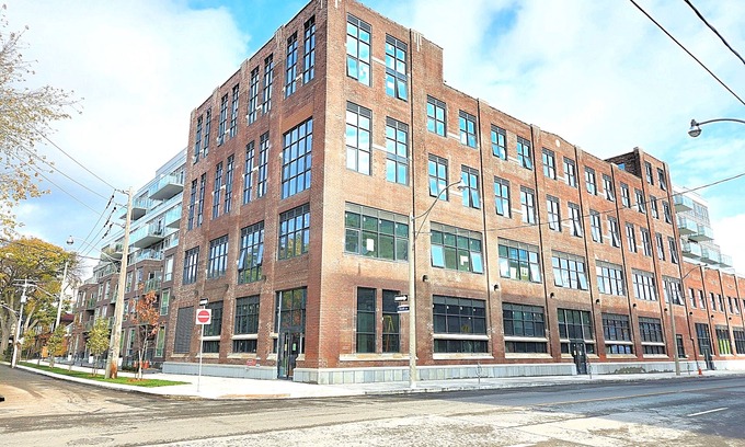 Leslieville Condo | Life's Wonder: 2 Bedroom 2 washroom Main level Historical Home Retreat With Terr