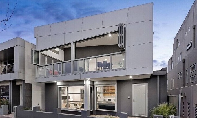 Caroline Springs House | Lifestyle by the Lake
