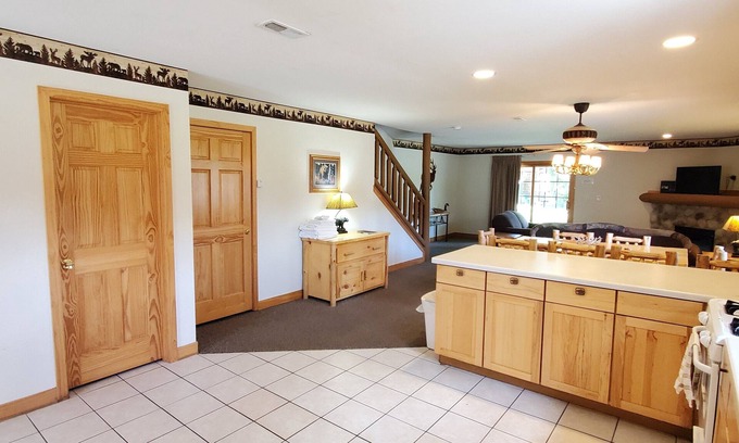 Oglesby Villa | Lifetime Memories, Hiking Trails, WIFI, Near River, Play Ground, NO CLEANING FEE