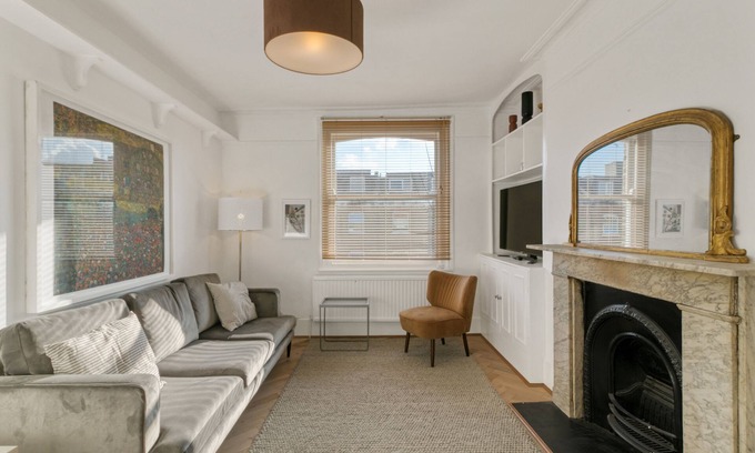 Brownswood Apartment | Light, comfortable Finsbury Park Haven