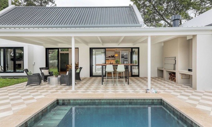 Constantia Cottage | Light-Filled 2-Bed Cottage | Plunge Pool & Braai