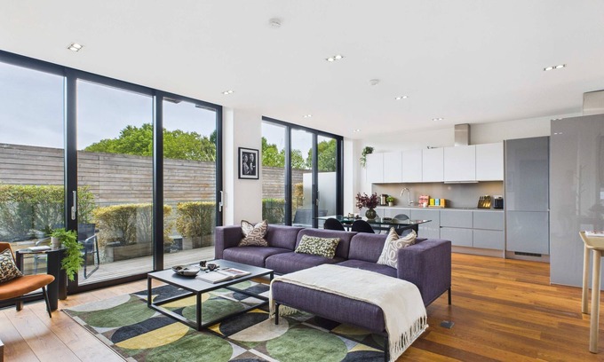 Camden Town Apartment | Light-filled Camden Town Balcony Apartment