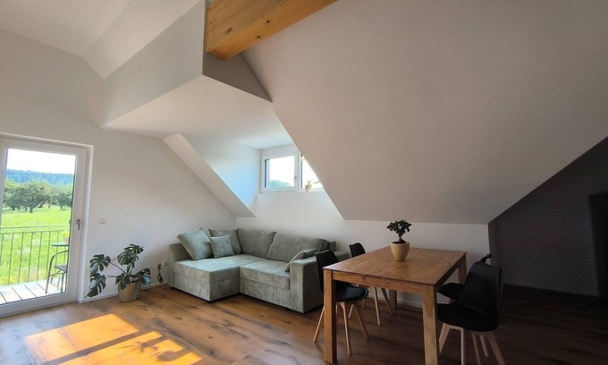 Eberstadt Apartment | Light-flooded apartment in an absolutely peripheral location in the middle of the vineyards