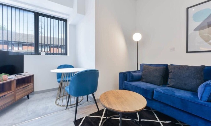 Brierley Hill Apartment | Light & Modern 1 Bed Budget Apartment Dudley