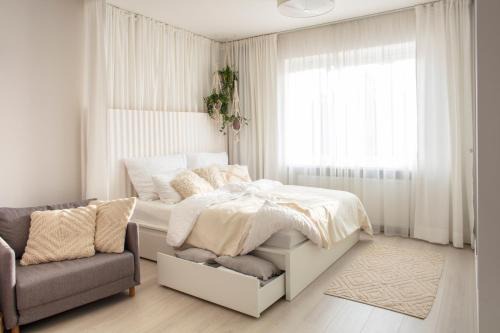 Nivy Apartment | Light Room by Zoom Apartments