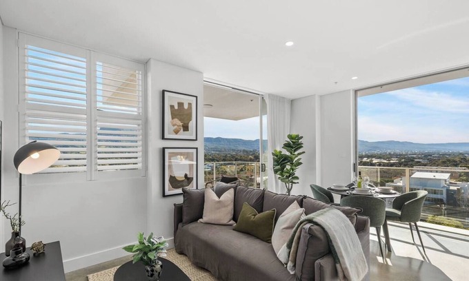 Wollongong CBD Apartment | Lightview Escape Amazing Vistas by North Beach