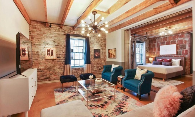 Arts/Warehouse District Apartment | LiivUP Warehouse Apartments