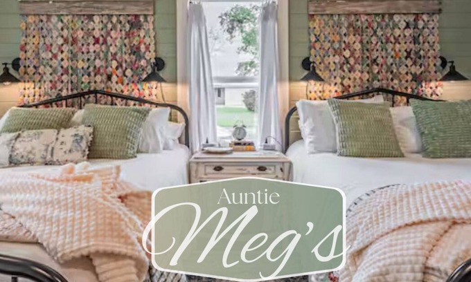 Sulphur Springs Cottage | Lil’ Blue Cottage Near Downtown