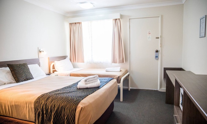 Goulburn Bed & Breakfast | Lilac City Motor Inn Standard Twin Room 20
