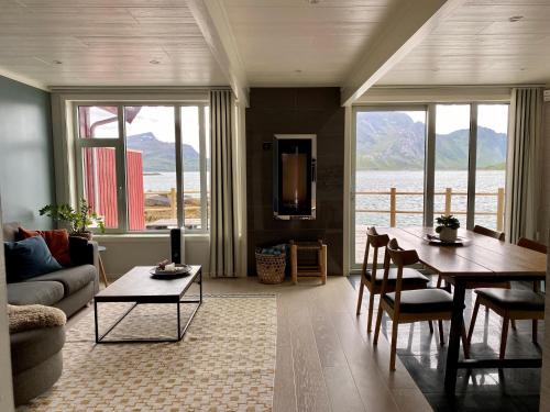 Vestvagøy House | Lilleeid Lodge