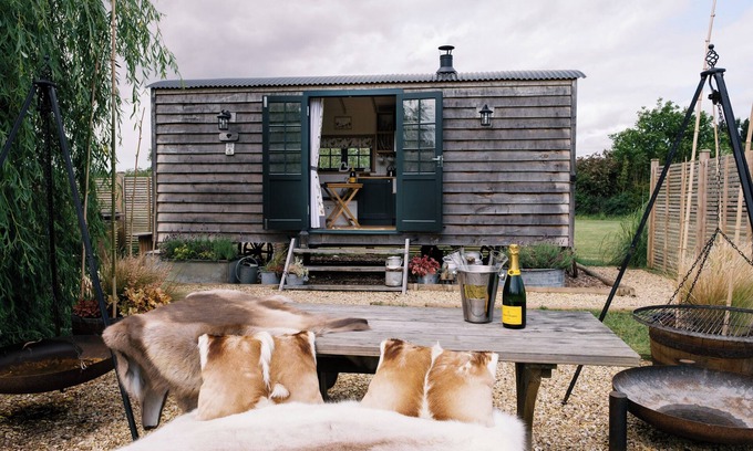 Bottesford Cabin | Lillie's Shepherd's Hut - Wellness & Hot Tub