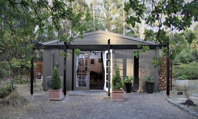 Wheatsheaf Apartment | Lily's Farm Studio