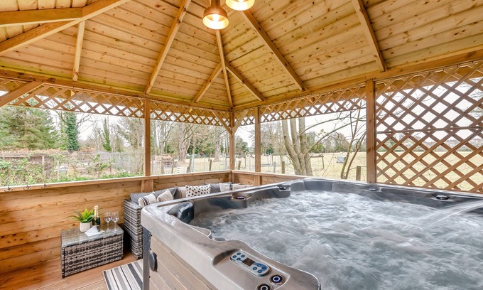 Etchinghill House | Lilywood - Four Bedroom House, Sleeps 10