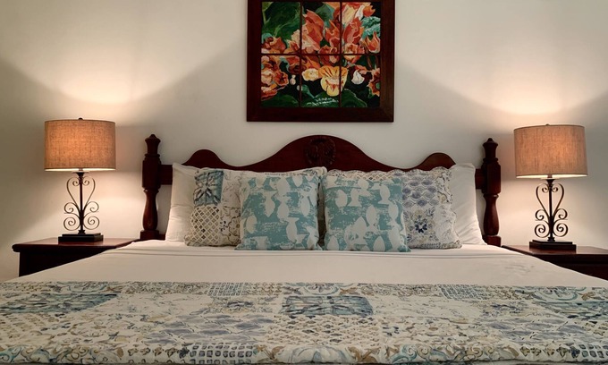 Black Rock House | Limbo Townhouse/5 mins from beach