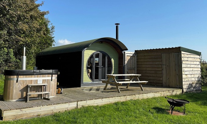 Compton Martin Cottage | LIME KILN, romantic, with hot tub in Blagdon