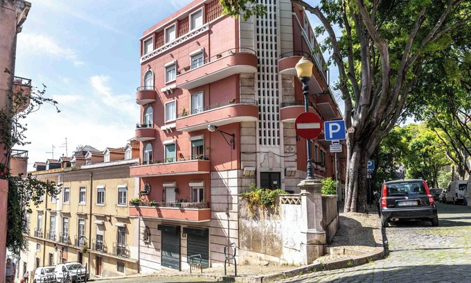 Alfama Apartment | Limehome Lisbon Calçada do Cardeal