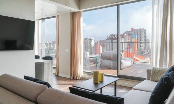 Lisbon Old Town Apartment | Limehome Lisbon Defensores de Chaves