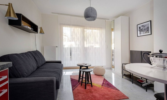 Limpertsberg Apartment | Limpertsberg cinema studio in high-end residence